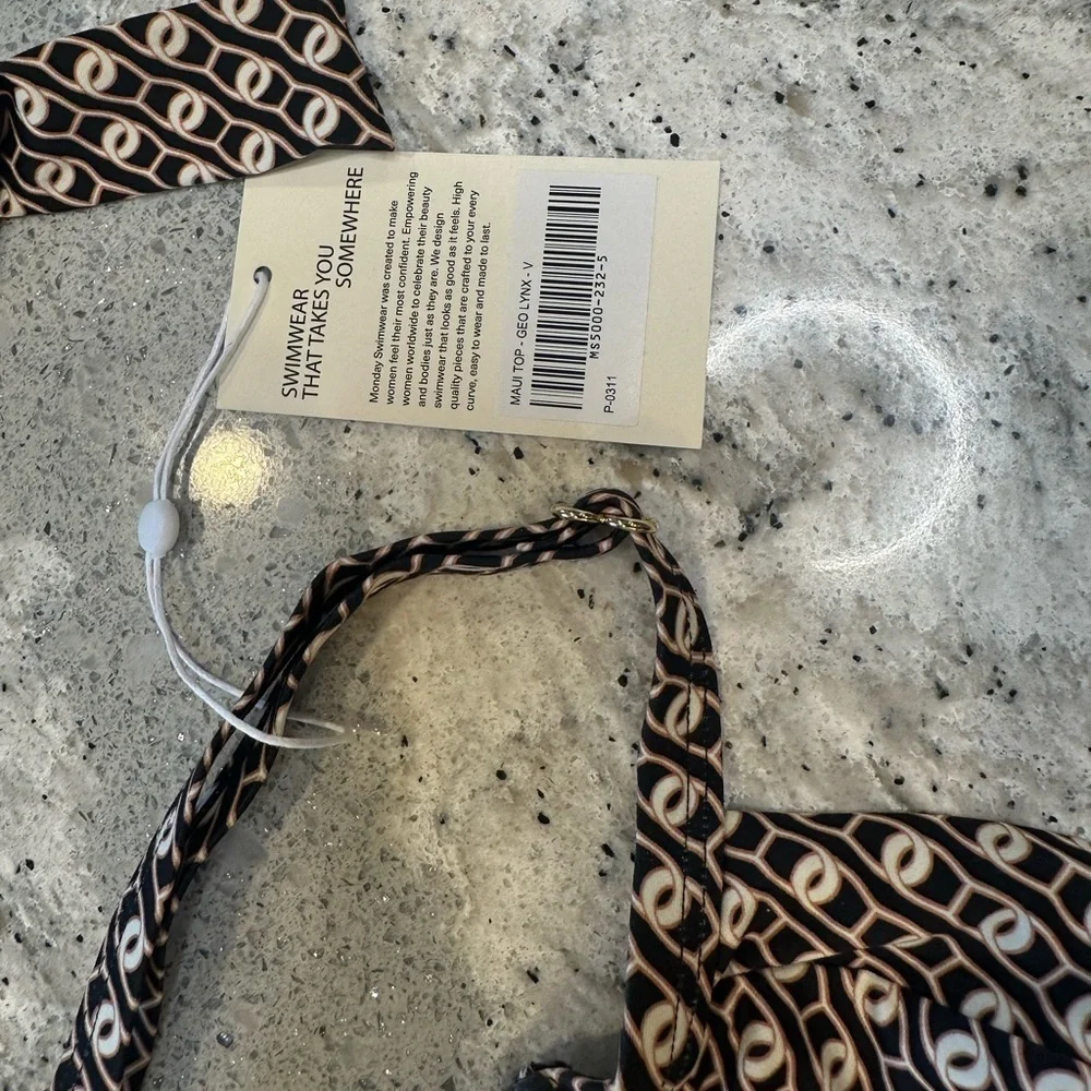 Monday Swimwear Maui Top in Geo Lynx Size V